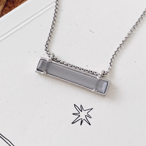 Kendra Scott Leanor Pendant Necklace in Silver - Picture 2 of 9